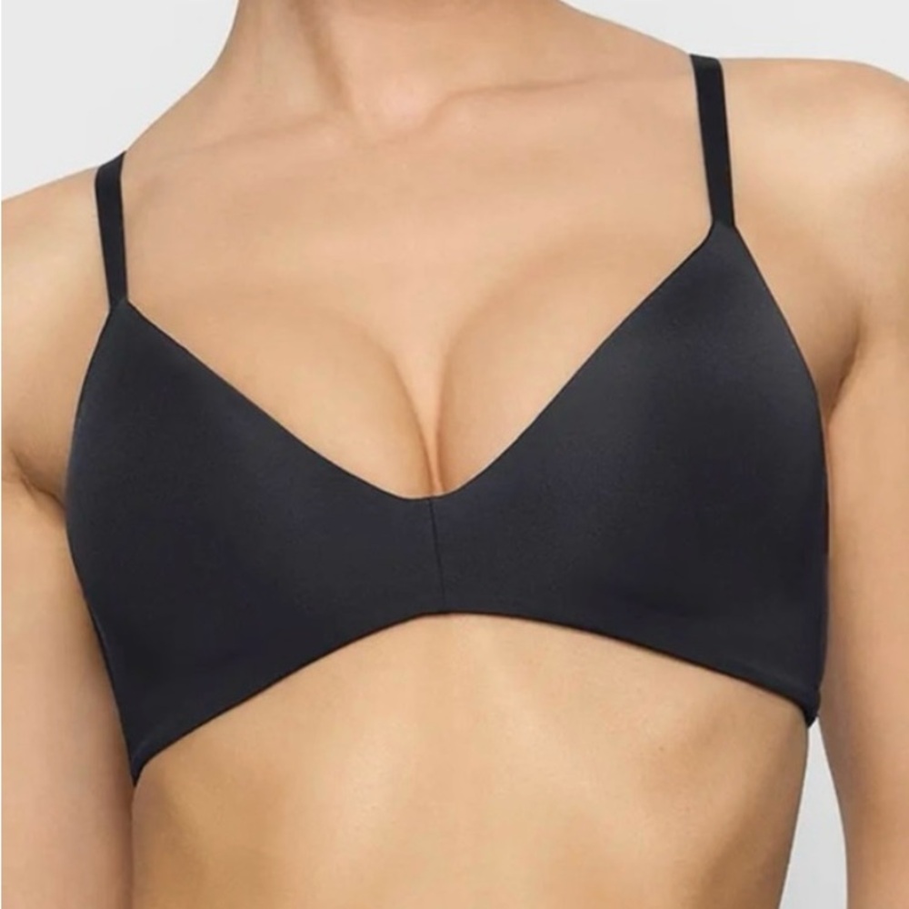 SKIMS Wireless Form T-Shirt Bra- Onyx